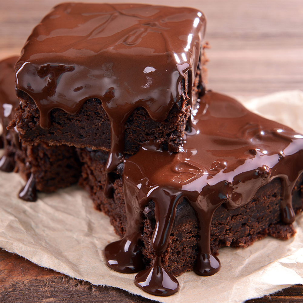 Пирожное 2 шоколада. Шоколадное пирожное. Шоколадный торт. Шоколадный тортик. Крем для торта шоколадный.
